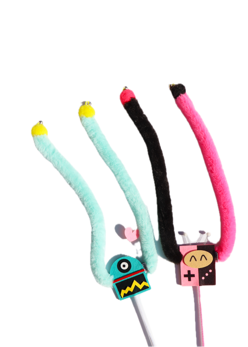 EYS Handmade Robot Design Lightweight Teaser Wand Cat Toy with Plush Tails, Bells, & Heart Topper, 2 count