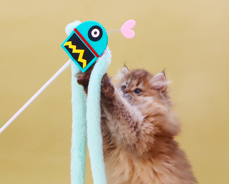 EYS Handmade Robot Design Lightweight Teaser Wand Cat Toy with Plush Tails, Bells, & Heart Topper, 2 count Main image