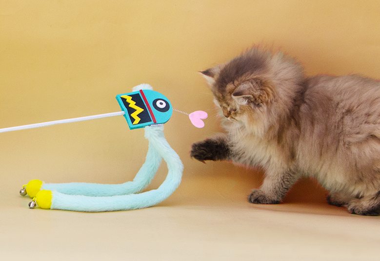 EYS Handmade Robot Design Lightweight Teaser Wand Cat Toy with Plush Tails, Bells, & Heart Topper, 2 count