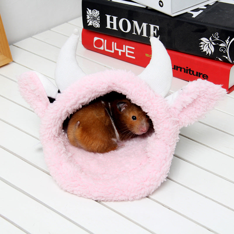 Guinea pigs cold shelter cozy cover bed